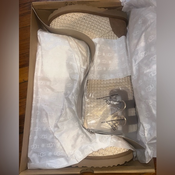 UGG Women's Cream and Tan Knotted Soleil